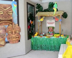 Realistic Look Plastic Green Grass Skirt Table Border w/ Tropical Flowers #117