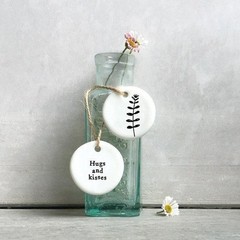 Mini Porcelain Hanging Tag – Hugs And Kisses – East Of India