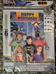 Batman Birthday Party Supplies – Scene Setters, Honeycomb Decorations, Game