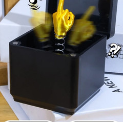 1pc Christmas Prank Gift Middle Finger in Box Funny Desk Decor Gift Office – NEW