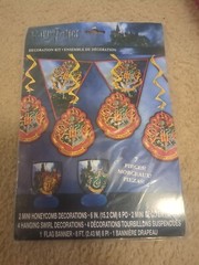 HARRY POTTER Hogwarts Houses ROOM DECORATING KIT (7pc) ~ Birthday Party Supplies