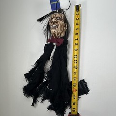 Morris Costumes Hanging Head With Bow-Tie in Pain 20in Hanging Decoration