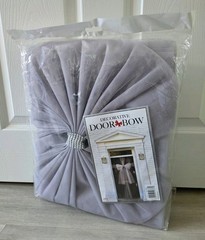 GREY DECORATIVE DOOR BOW – HOME / CHRISTMAS / HOLIDAY / XMAS GIFT / DECORATION