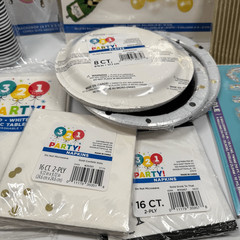 D16 Party Decorations- 12 piece Let’s party cheers decorations and balloons
