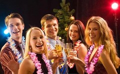 Comfortable and Lifelike 100 Count Hawaiian Leis – Ideal for Gatherings