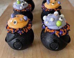 MINI BLACK CAULDRON POT Halloween Party Birthday Candy Kettles Decor 12 Pcs New