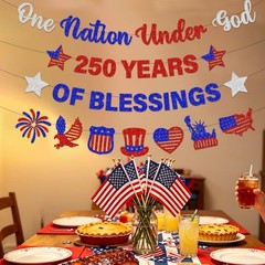 Celebrate Independence Day with this 4th of July Lightweight Glitter Banner