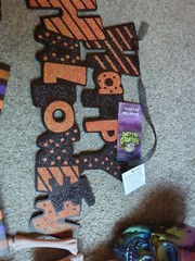 Halloween Bundle Decorations Plaque, Spiders, Skull & Skeleton Pumpkin.