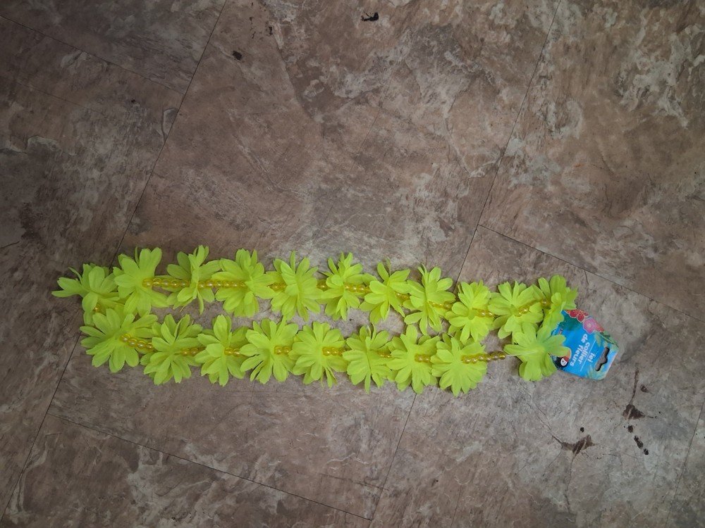 Hawaii Luau/Beach Party Yellow Floral Plastic Lei Necklace Garland