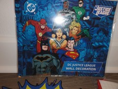 ! NEW 10 PIECE JUSTICE LEAGUE SUPERHERO CUT-OUT CARDBOARD DECOR
