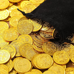 200 Pcs Pirate Gold Coins Plastic Treasure Fake Gold Coins Decorations for Favor