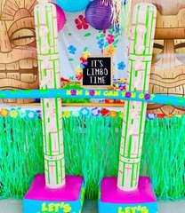 Realistic Look Plastic Green Grass Skirt Table Border w/ Tropical Flowers #117