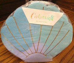Cakewalk 20ct Paper Napkins Shell-Shaped Gold Accents Cocktail Barware AA34