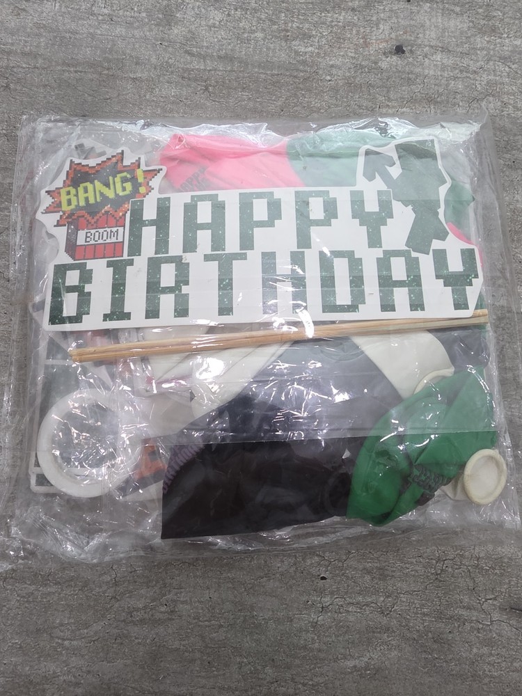 Minecraft Happy Birthday Banner Mojang Party Decoration NEW Sealed Balloons Cake