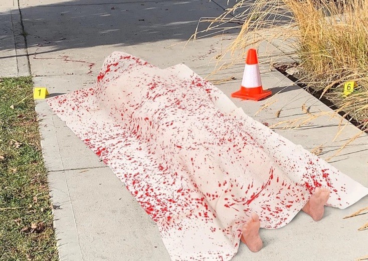 Halloween Victim Crime Scene Grave Outdoor Dead Scary Props Decor Blood Feet