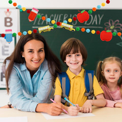Back to School Felt Banner Cute 3D Garland Classroom Hanging Decor | Back to Sch