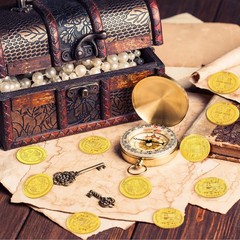 200 Pcs Fake Pirate Gold Coins – Plastic Treasure Coins for Halloween Party, Gas