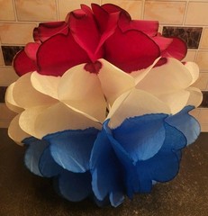 Vtg Amscan Red White & Blue Fold Open Tissue Paper Ball Decoration Roughly 12″