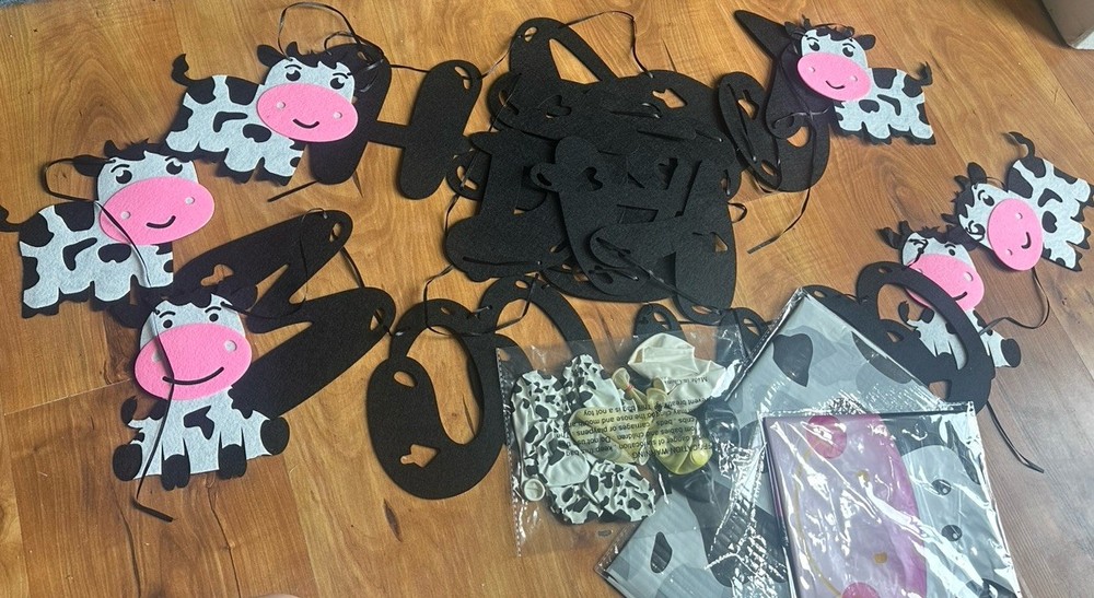 Birthday Party Decor Farm Cow Moo Table Cloth Banners Balloons