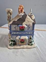 PartyLite «Lights Up On A House top» Tea Light Christmas Decoration.