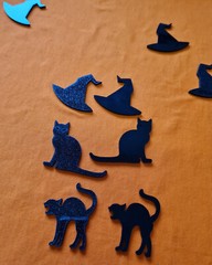 HALLOWEEN Reversable Party Decorations, Trick or Treat Goodies, Fun Craft Mix