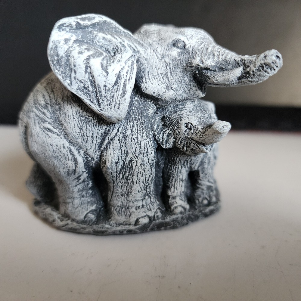 ELEPHANT MOTHER AND BABY GRAY GRANITE RESEN DETAILED