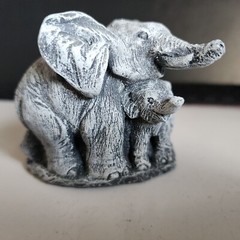 ELEPHANT MOTHER AND BABY GRAY GRANITE RESEN DETAILED
