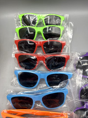 12Pc Straw Hats and Sunglasses Party Supplies