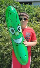 GIANT Inflatable Pickle Head – Beach Pool Float Noodle Gag Prank Joke Party Fun