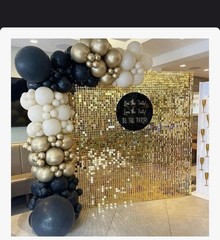 30 piece Gold Sequin Party Backdrop, Plastic Birthday Photo Background Decor