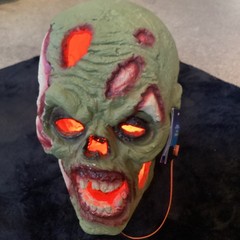 Halloween Large realistic plaster Zombie head, 13″ x 11″,working light,BNWT.