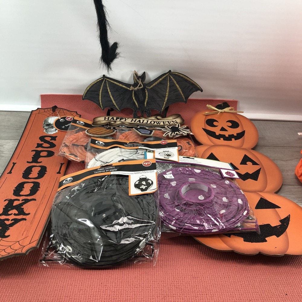Halloween Decor Bat Door Wreath 4’ Furry Spider 2 Door Hanger 5 Paper Lanterns