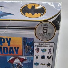 Batman Giant 5pc Scene Setter Kit W/9 Photo Props 30inch Balloon And Party Game