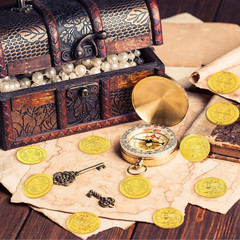 200 Pcs Pirate Gold Coins Plastic Treasure Fake Gold Coins Decorations for Favor