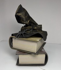 Animated Moving Talking Light-Up Witch Hat on Potion Books Halloween Decor NEW