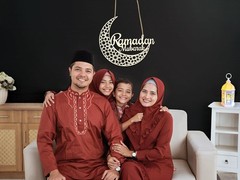 Charming 12″ Ramadan Door Wreath with Islamic Pattern – Give the Gift of Warmth