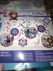 Disney Frozen Scene Setters 5pcs Wall Decorating Kit + 12 Swirl Decorations Set