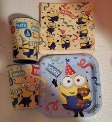 UNIVERSAL STUDIOS DESPICABLE ME MINIONS BIRTHDAY PARTY BUNDLE