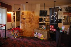 Artificial Life-Sized 3D Hay Bale Realistic Fall Decor Collapsible Prop 22″x38″