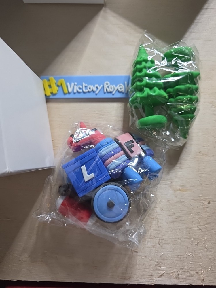Battle Royale Video Game Cake Toppers – 11 Piece Set for Themed Birthdays