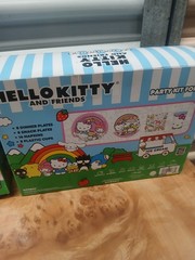 Hello Kitty and Friends Multicolor Tableware Party Kit for 8 Guests – 40 Pieces