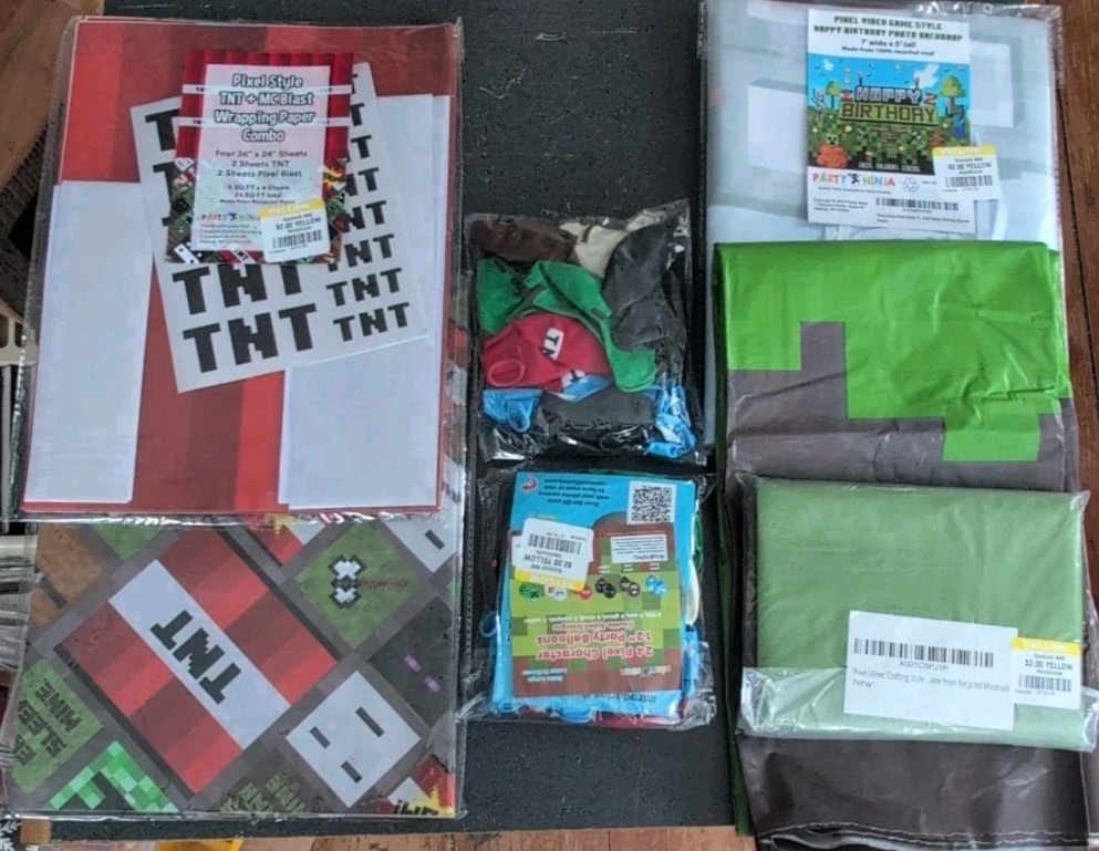 Minecraft Party Supplies Lot/Bundle Table Covers, Backdrop, Balloons, Wrapping