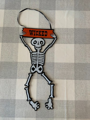 Halloween wicked hanging skeleton decoration – VERY GOOD.
