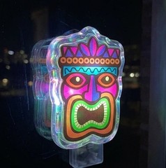 Light-Up Tiki Gel Cling Window Sticker Luau Party Decoration. NEW In Package