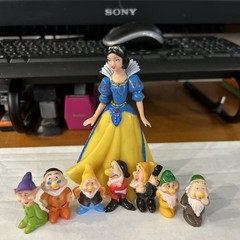 Snow White and the Dwarf Decoration Party Gift Package Lot of 8 Pieces