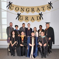 Burlap Congrats Grad Graduation Banner – No DIY 2 Count (Pack of 1), Red