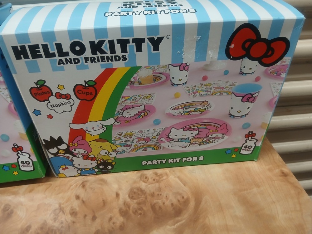 Hello Kitty and Friends Multicolor Tableware Party Kit for 8 Guests – 40 Pieces