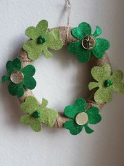 GREEN SHAMROCK SAINT PATRICKS DOOR WREATH WINDOW WALL DECOR