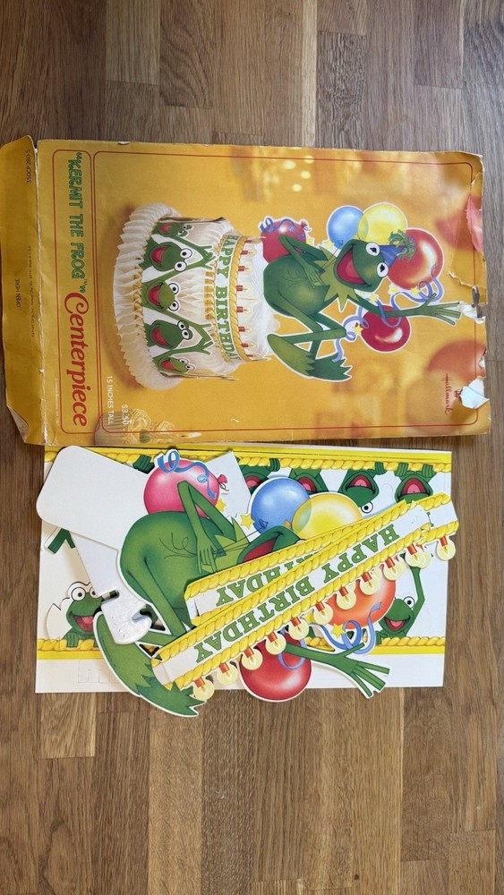 1978 Hallmark Muppet Show centerpiece featu15 inches tall, ring Kermit the Frog
