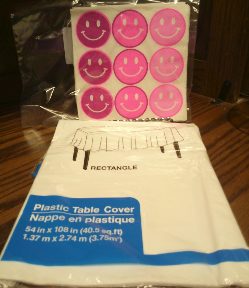 Bundle Party White Table Cover (54×108″) + 12ct Smiley Faces Napkins Fun! AA34
